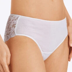 Hanro Midi Slip Moments