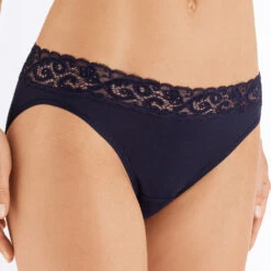 Hanro Mini Slip Moments